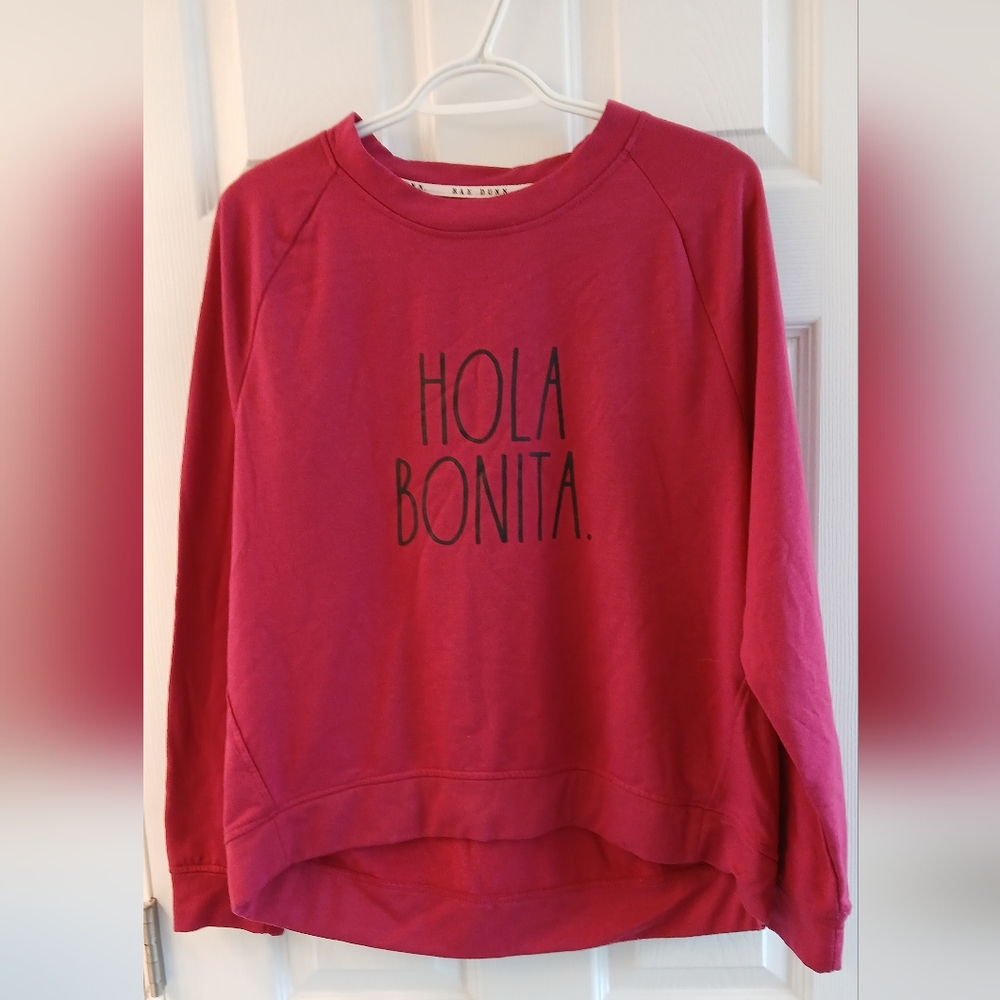 Rae Dunn “Hola Bonita” Lightweight Sweatshirt – Cranberry – Size L